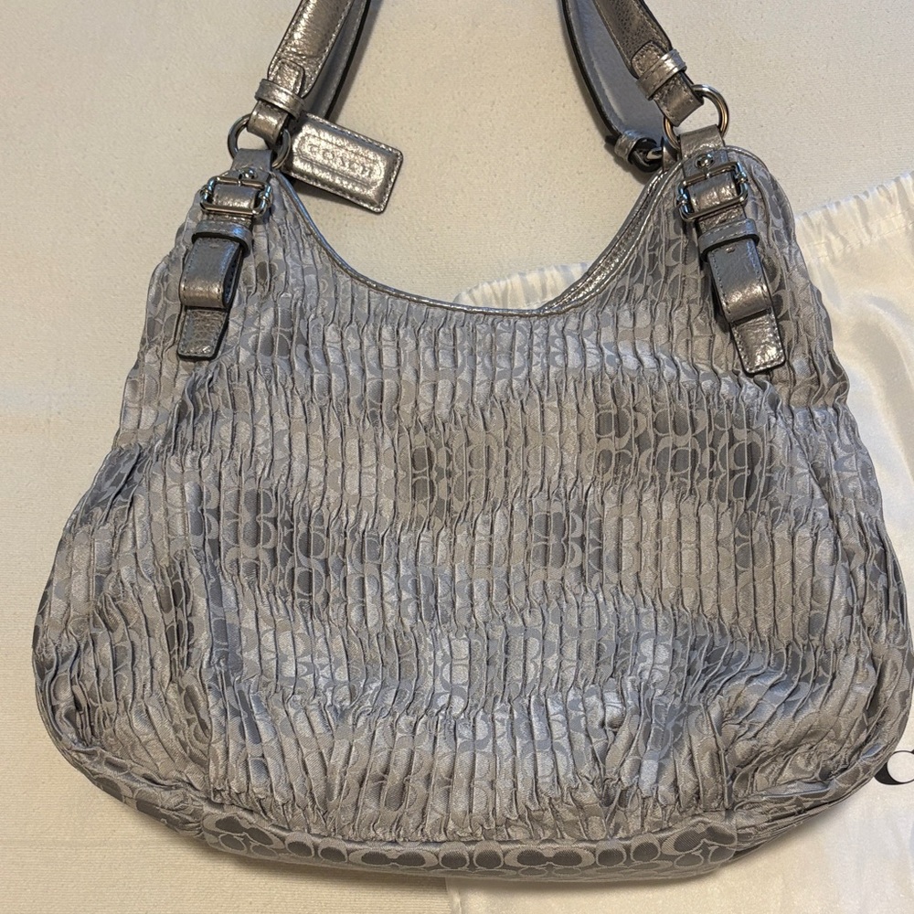 GORGEOUS COACH HANDBAG - Picture 5 of 12